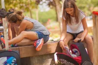 Školská taška na kolieskach Nikidom Roller Logomania